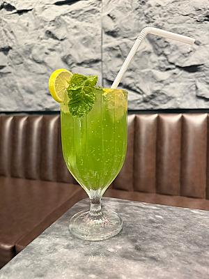 Apple & Kiwi Mojito